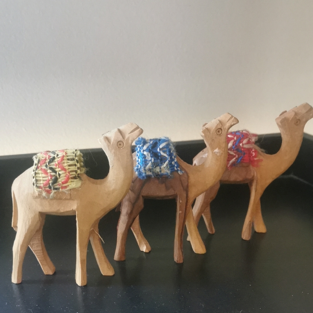 Handmade/Hand Carved Wood/Wooden Camel Decoration Set